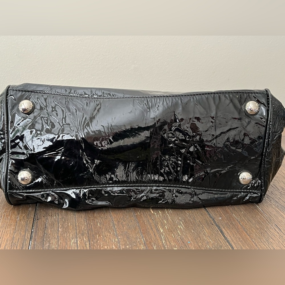 Vintage Prada Vernice Sfumata Bauletto Bag
Handles have decorative hardware. - Picture 14 of 15